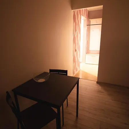 Anne - 1 Bedroom + Balcony